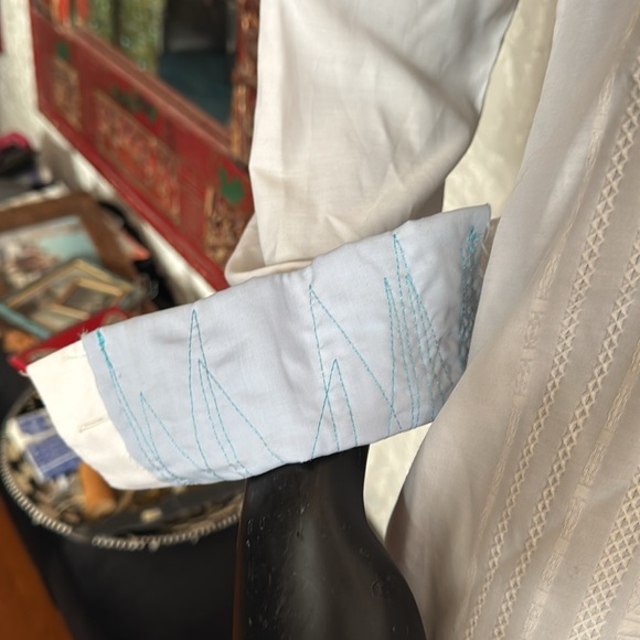 White button down with top stitching and patches - Picture 3 of 10